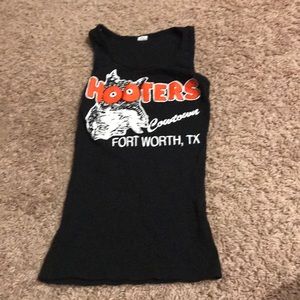 Hooters tank top